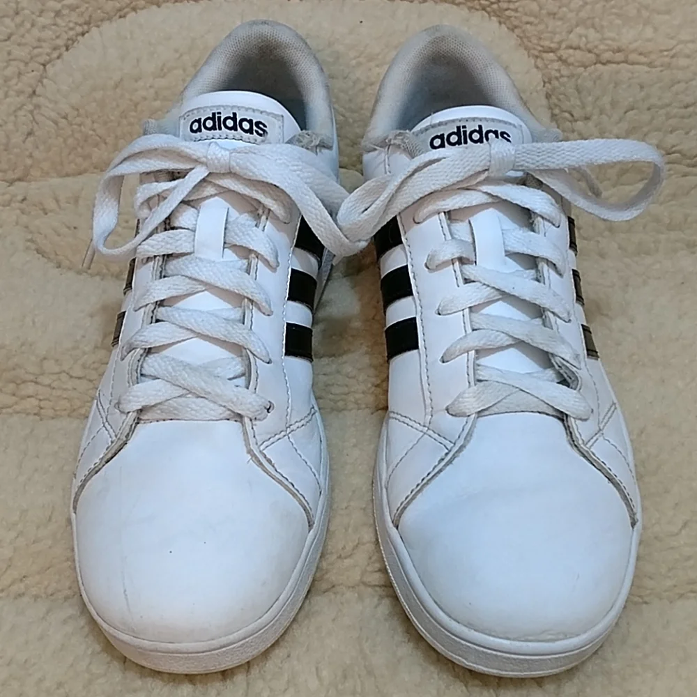 ADIDAS White Black Shoes Athletic Sneakers Mens size 6